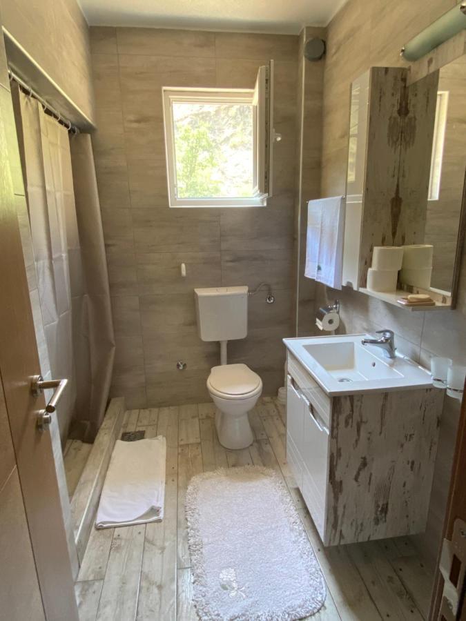 Zicka Plaza Appartement Kraljevo Buitenkant foto
