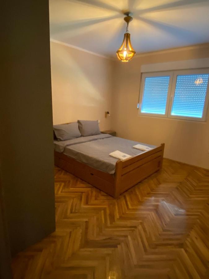 Zicka Plaza Appartement Kraljevo Buitenkant foto