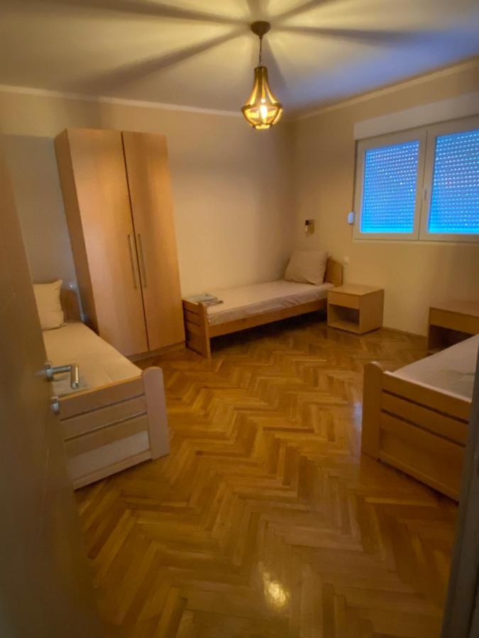 Zicka Plaza Appartement Kraljevo Buitenkant foto