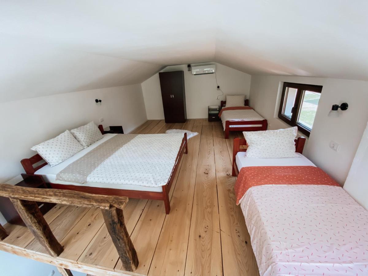 Zicka Plaza Appartement Kraljevo Buitenkant foto